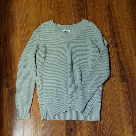 3 Sweaters From Suxy Shier - Picture 3 of 4